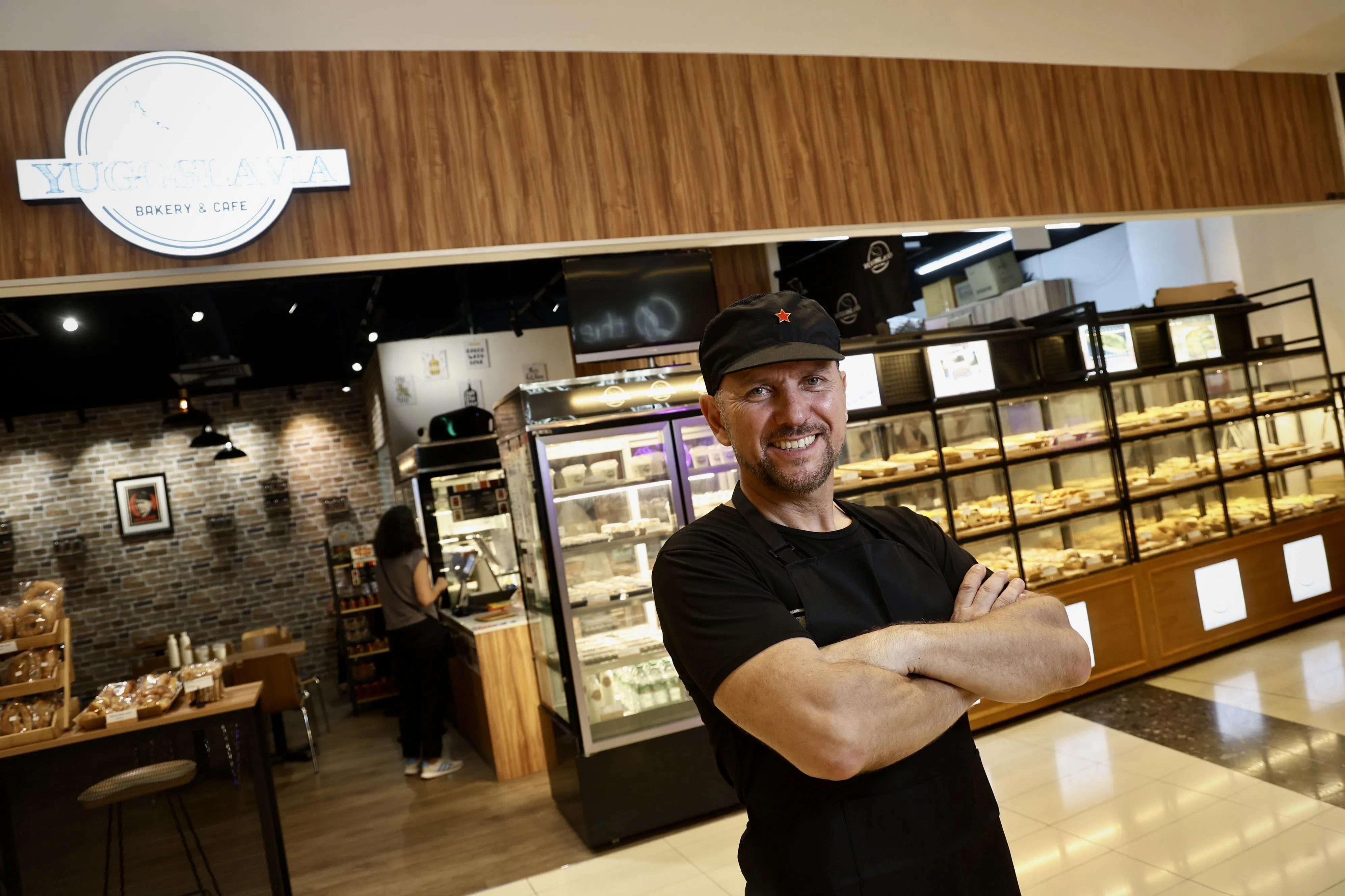 克拉约斯基跟太太一起创办Yugoslavia Bakery & Cafe面包店。（特约陈来福摄）