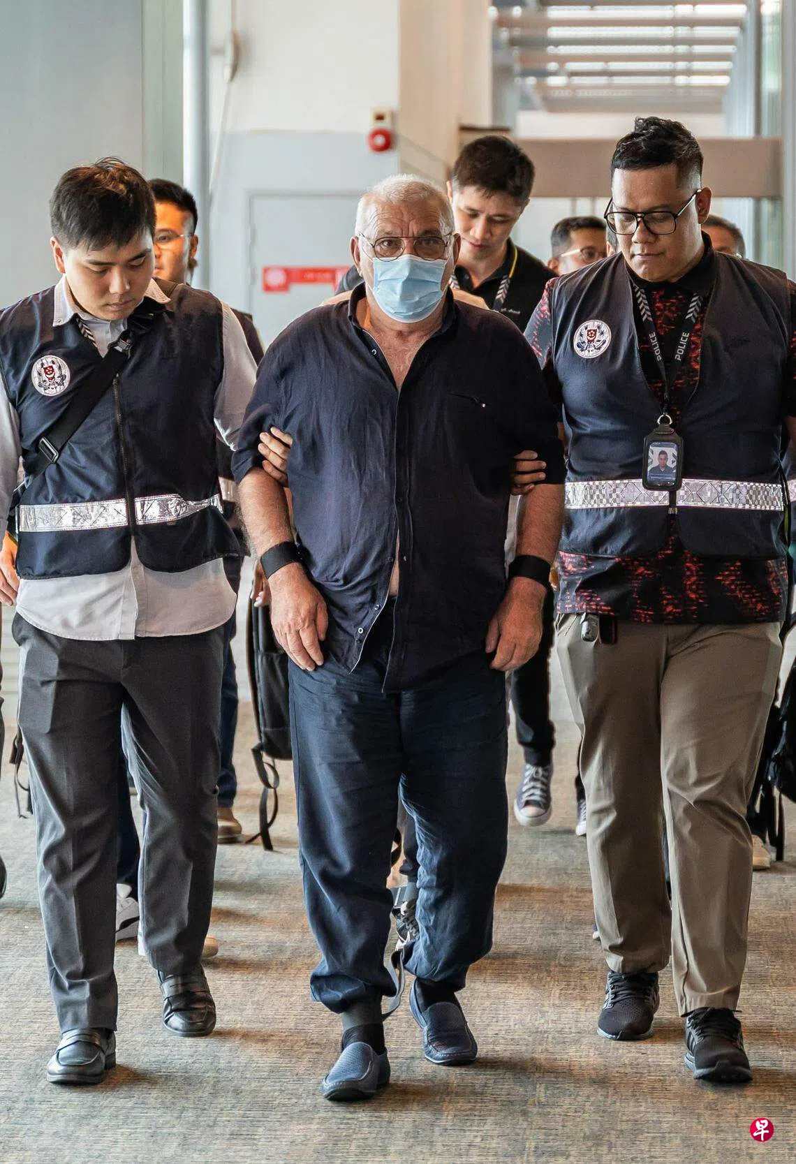 涉偷钱币兑换商13万元潜逃马国两男引渡回新面控| 联合早报