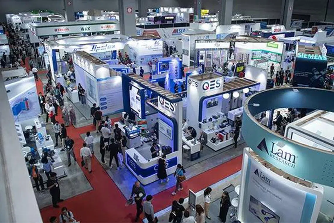 今年的东南亚国际半导体展是相隔11年再次在新加坡举办，为期三天的活动吸引来自23个国家和地方的700多家公司参展，出席人数预计超过2万人。（取自Semicon Southeast Asia 2025网站）