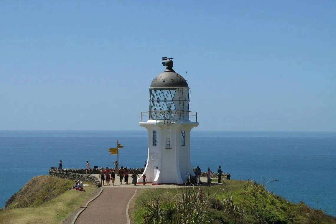 白色灯塔是雷恩加角的地标。（陈静芳摄）