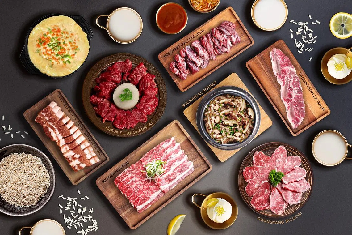 韩国烧烤餐馆Seorae Jib与《黑白大厨》里有“料理狂人”之称的尹男老合作，推出四道新菜。（餐馆提供）