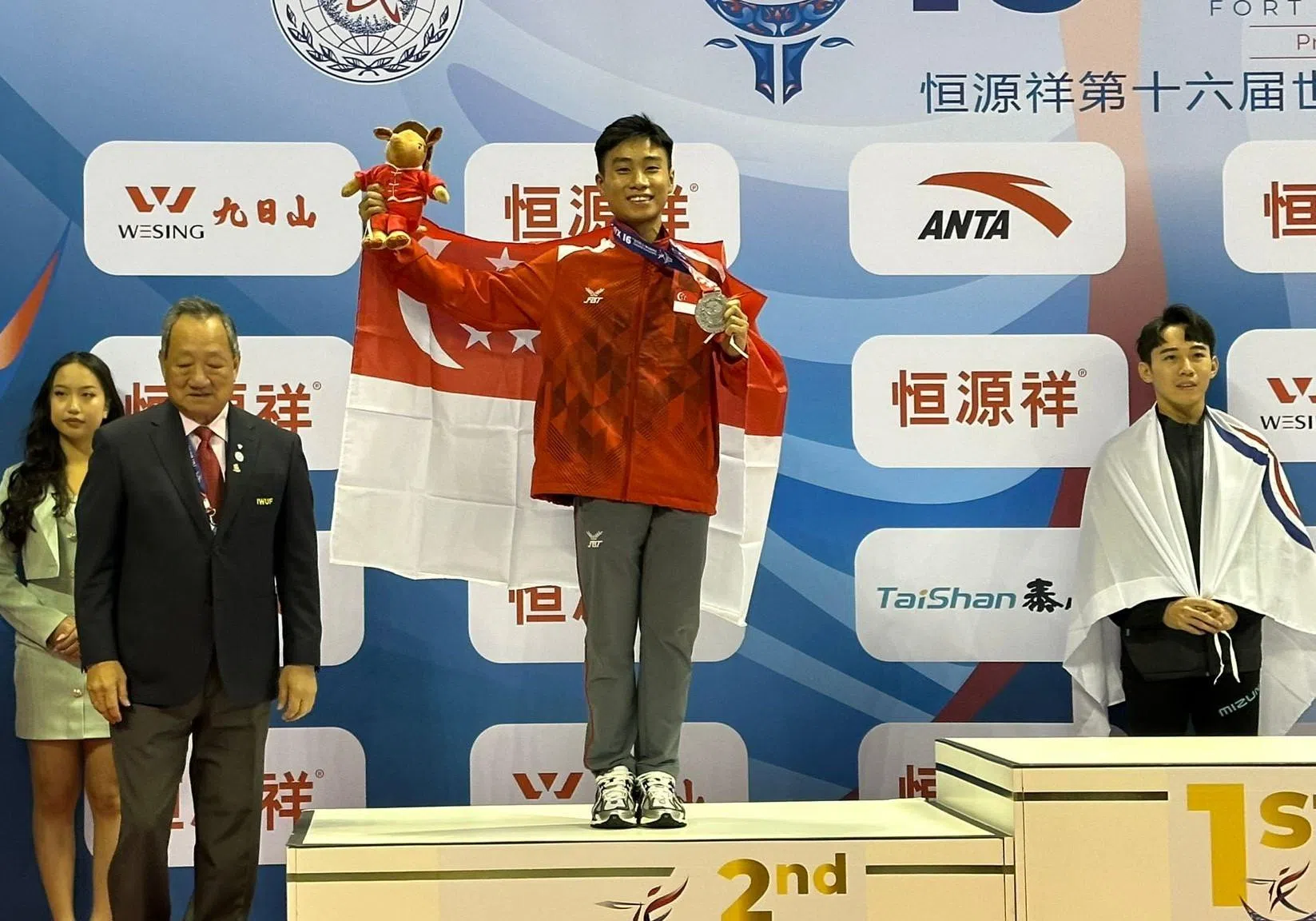 郑宇轩今年获得了许多第二名，这激励了他要在下次的比赛赢得金牌。（新加坡武术龙狮总会提供）