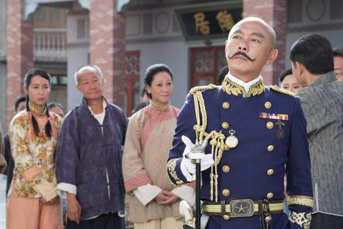 张卫健（右一）离开无线逾20年，2017年重返旧东家主演《大帅哥》，据说开拍时标榜为台庆剧。（互联网）