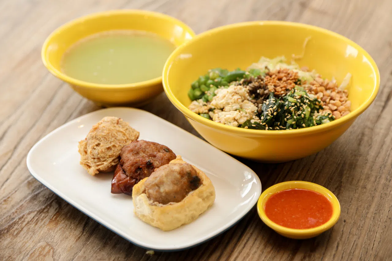 擂茶饭套餐，可搭配三件或七件酿豆腐。（刘欣怡摄）