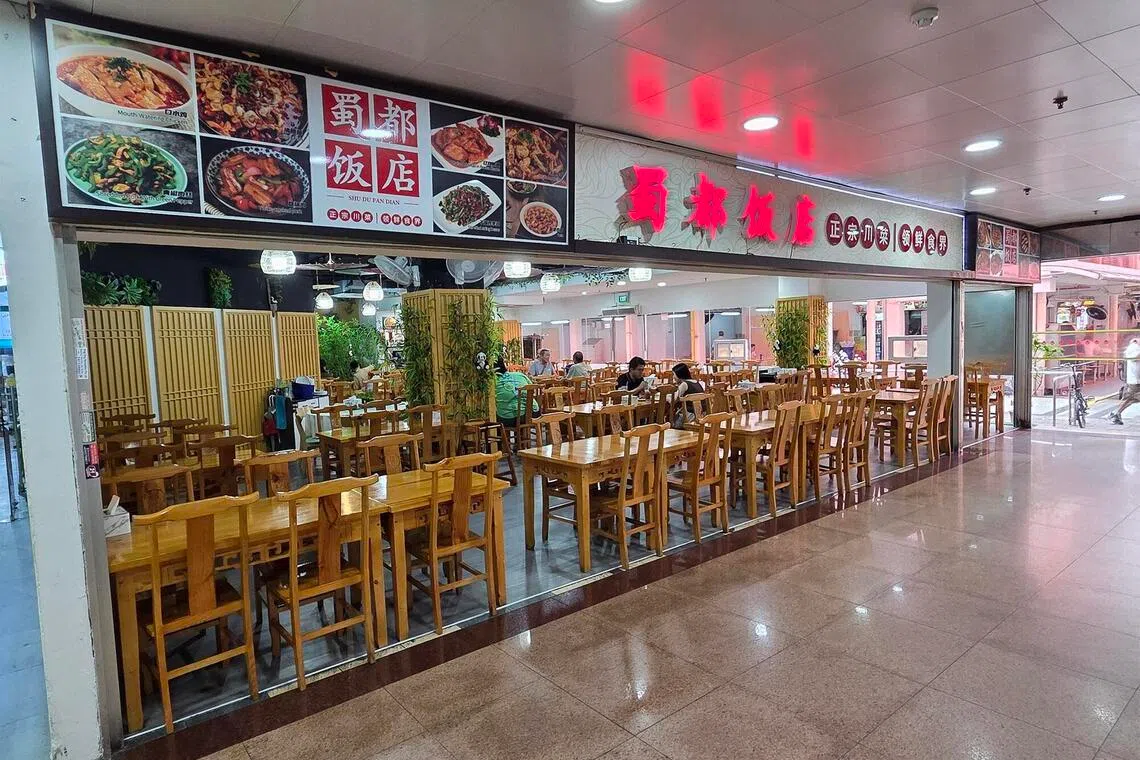 珍珠坊底层的餐馆单位面积约150平方公尺（约1615平方英尺），位置就在连接小贩中心的入口处旁，地段显眼，人流量充足。（宜迪产业咨询公司提供）