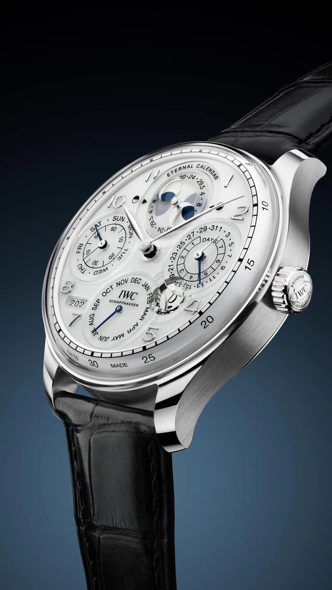 永恒历腕表在机械编程中，能准确计算到至少3999年的所有闰年，复杂程度惊人。（万国表提供）