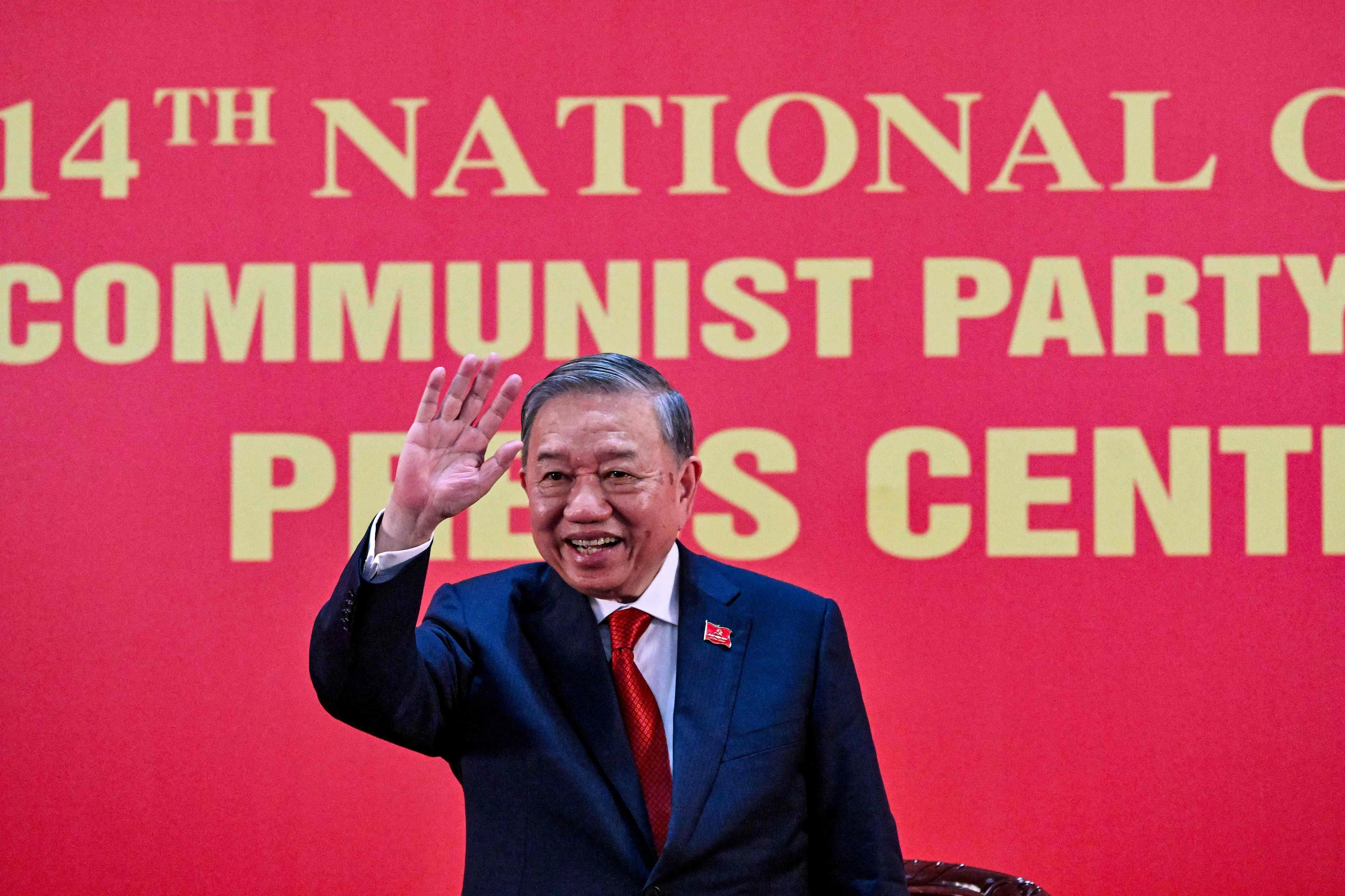 2026年1月23日，越共十四大闭幕式结束后，连任总书记的苏林出席记者会并发表讲话。（法新社）