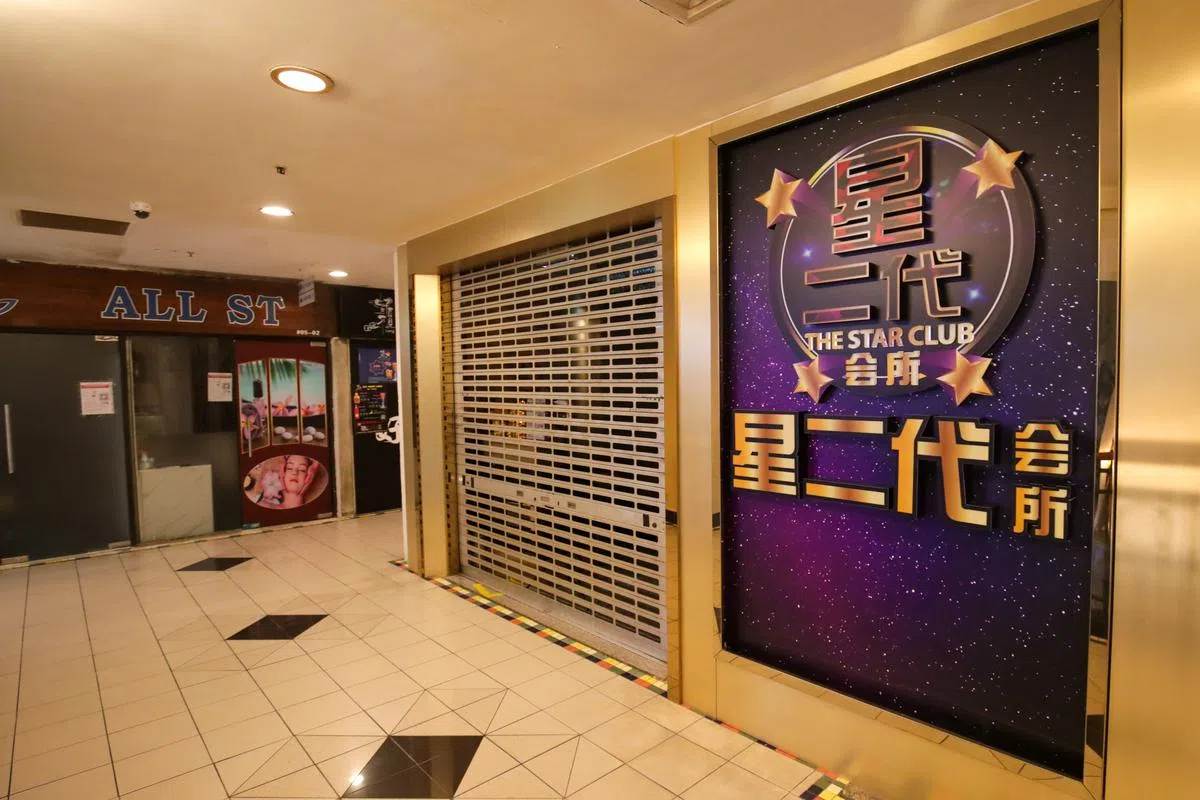 超过400家在冠病疫情期间改以餐饮业者身份营业的夜间娱乐场所，须从7月16日至30日暂停营业两周。（蔡家增摄）