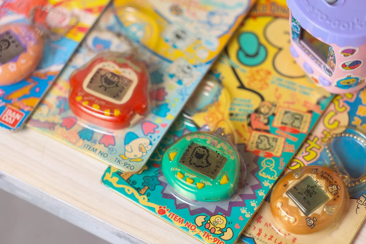 第一代黑白屏的电子宠物是许多人的童年记忆。（吴先邦摄）