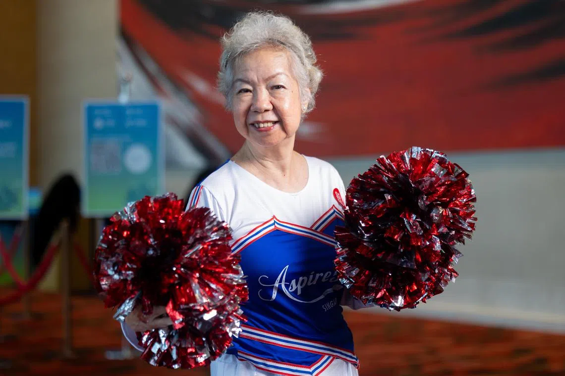 78岁的前教师李菁莉通过啦啦队的排练锻炼体格，也认识了不少志同道合的朋友。（吴先邦摄）