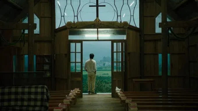 《黄茧壳内》刻画归乡男子被过去的记忆和欲望困扰。（互联网）