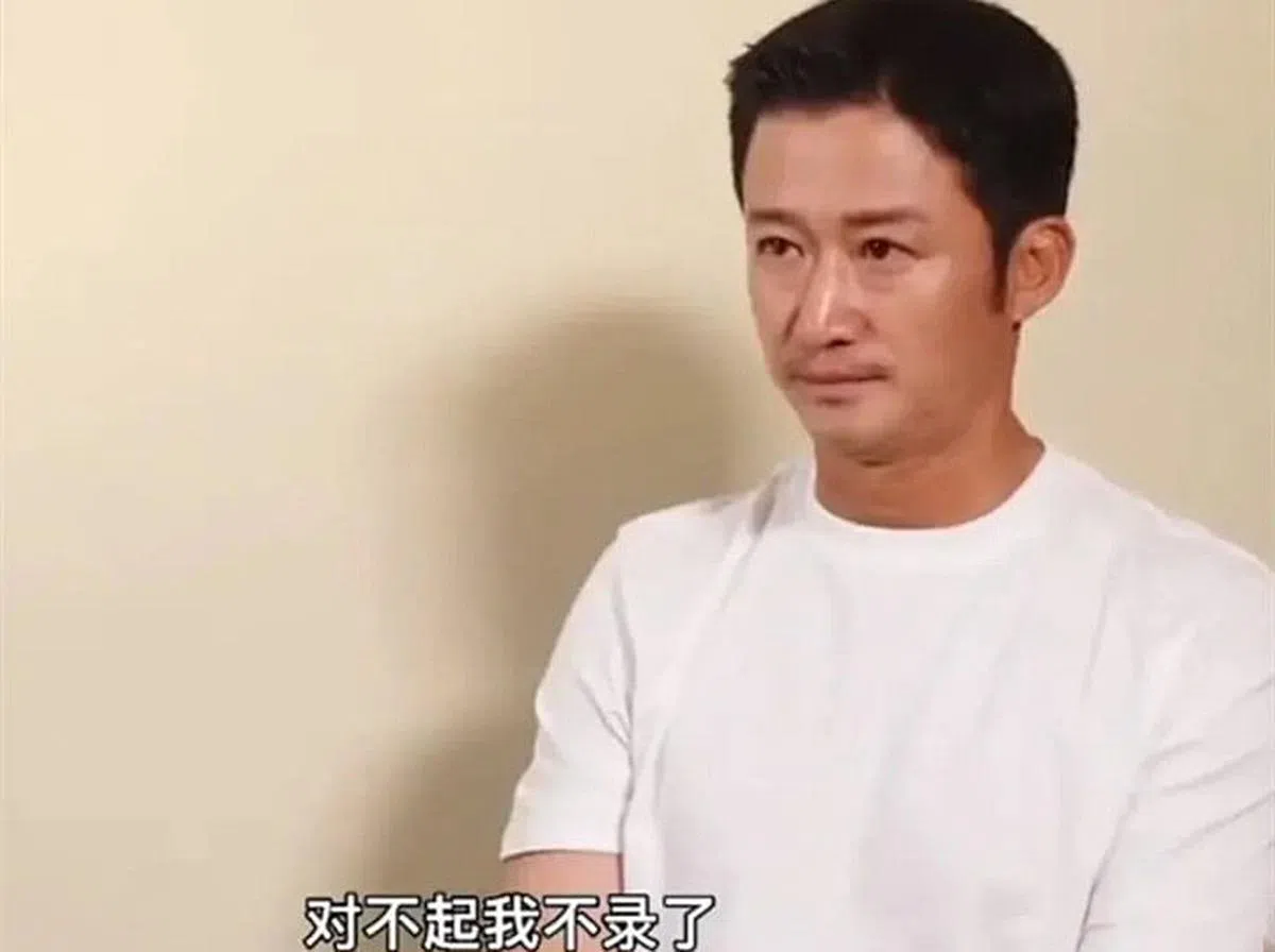 谈到陈木胜，吴京一时情绪激动，无法继续访问录影。（视频截图）