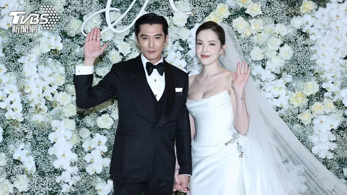 邱泽（左）和许玮甯四年前登记结婚，如今补办婚宴。（TVBS提供）