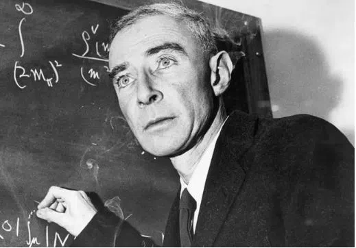 现实生活中的奥本海默被比喻为原子弹之父。（互联网）