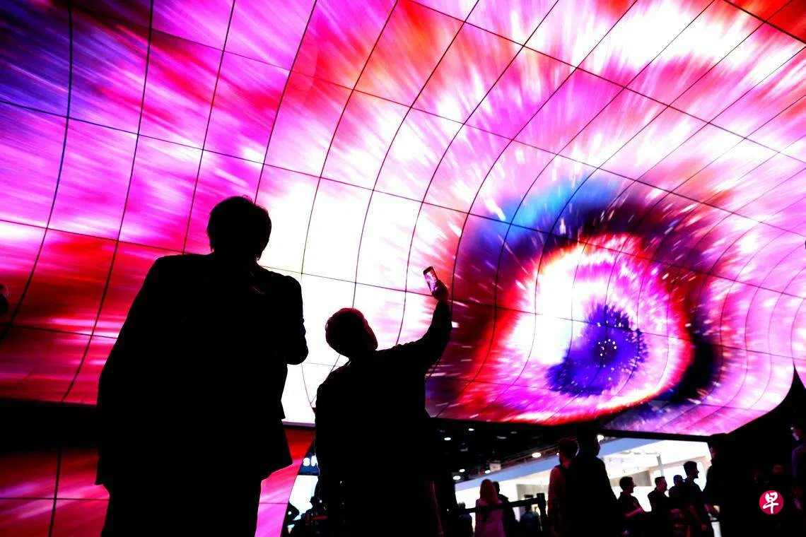 早知】无情绪可海量分析AI选股ETF表现胜大盘？ | 联合早报