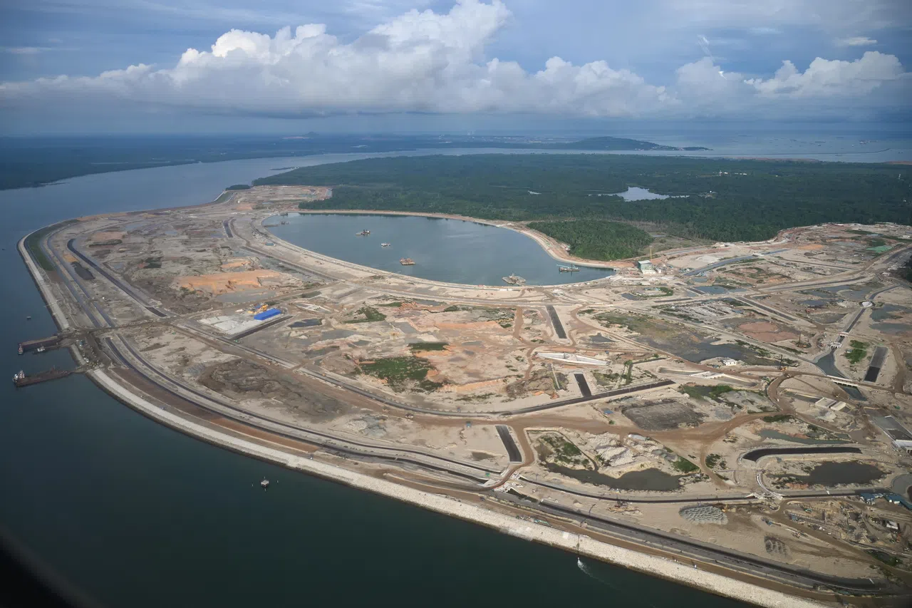 在德光岛建设的圩田工程将在今年完工，既为武装部队提供相当于两个大巴窑镇大小的训练区，也兼具防范海平面上升的功能。（档案照片）