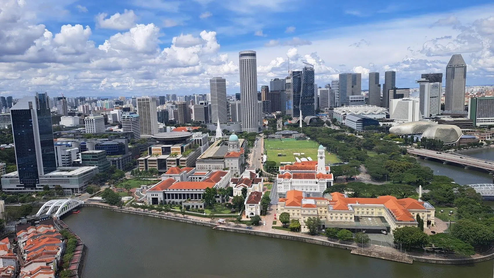 在建国60周年之际，本地文史学者李国梁将带领公众走访地标建筑，以亲身经历讲述新加坡从殖民地走向独立的重要历程。（受访者提供）