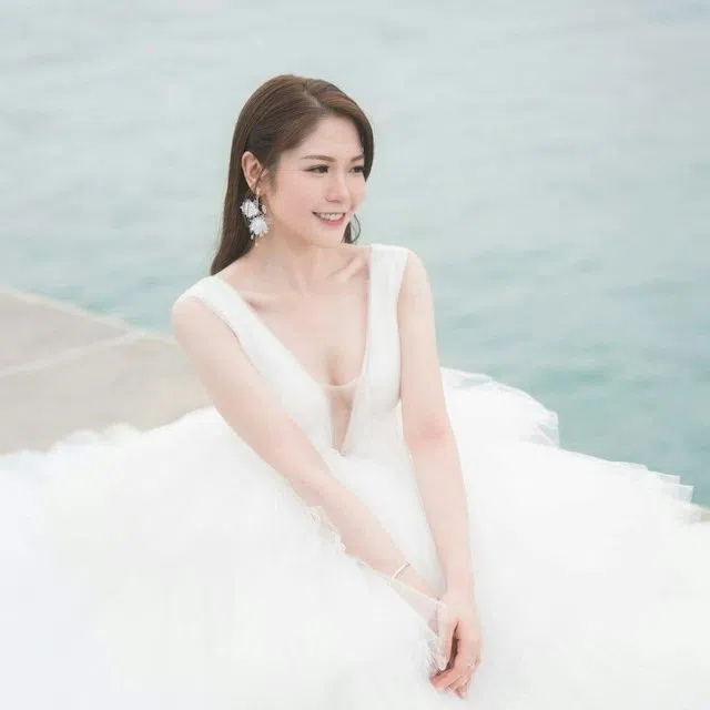 何曼筠罕见展露身材。（互联网）