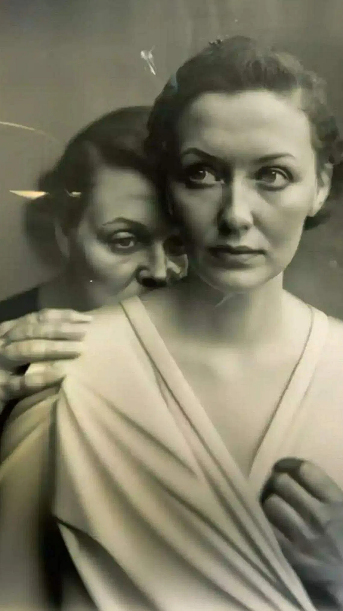 索尼世界摄影大赛的评审怎会看不出德国艺术家Boris Eldagsen这张参赛作品是AI生成的呢？（互联网）