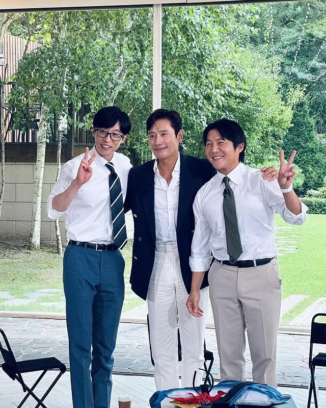 李炳宪（中）与刘在锡（左）和曹世镐分享夫妻相处趣事。（取自李炳宪IG）