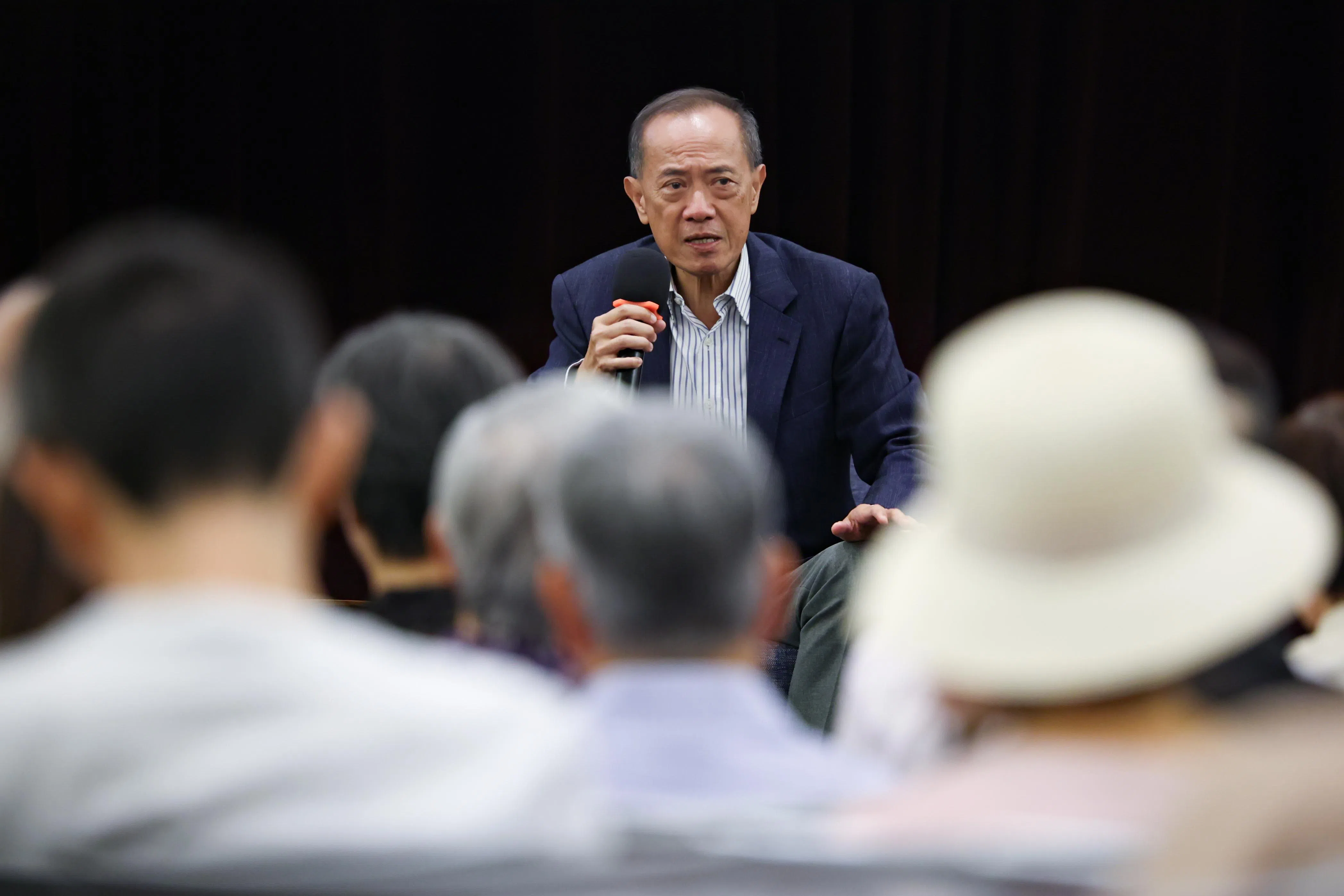 前外交部长杨荣文认为，美国总统特朗普在对外事务上的强硬立场和激烈言辞，虽引发各国关注，但他的核心目的是强化和巩固美国国内的实力与稳定。（关俊威摄）