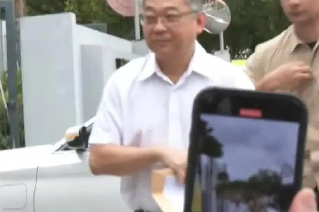 颜金勇出现在尤索夫依萨中学 | 联合早报