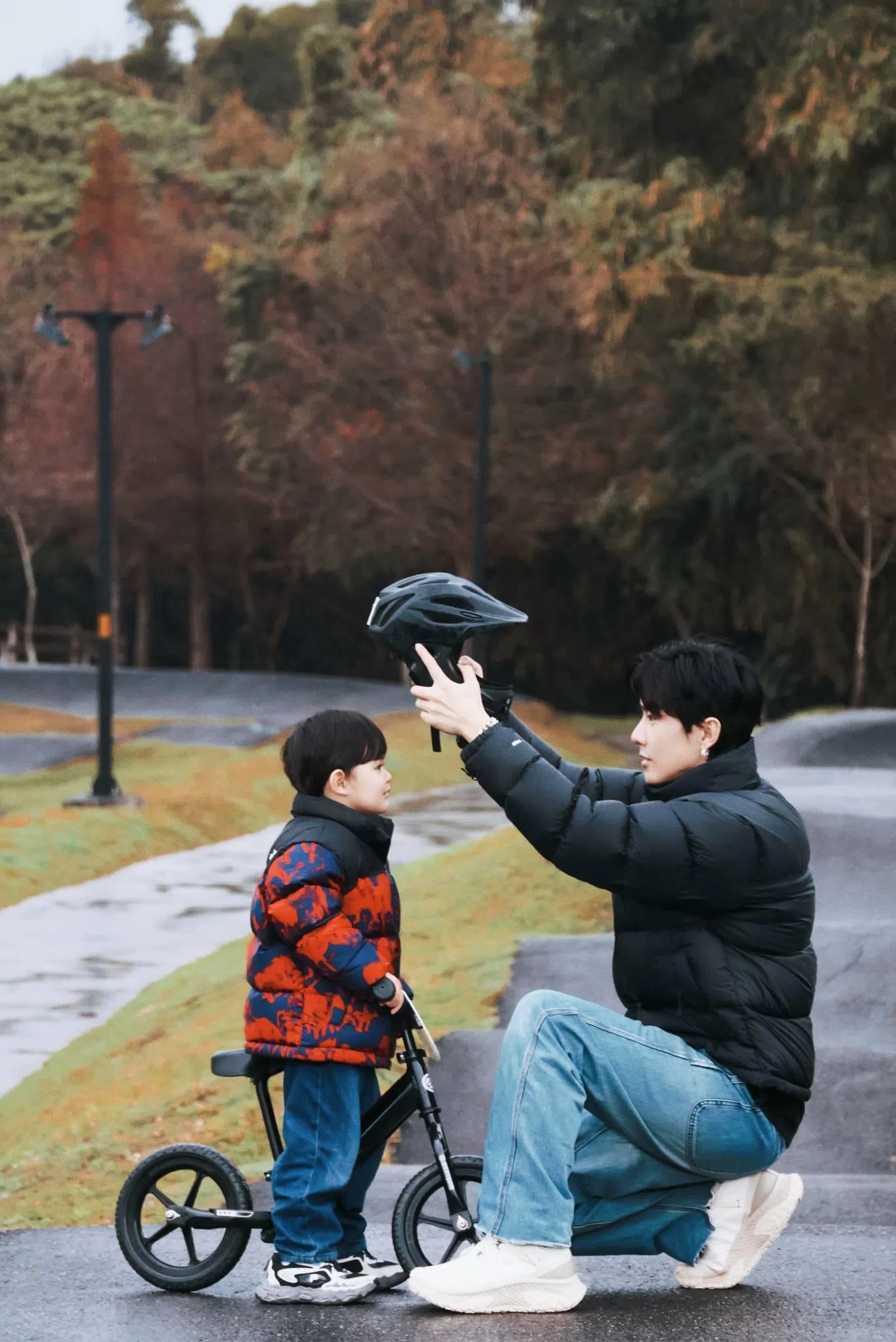 唐禹哲（右）时不时在社媒分享和儿子的照片。（取自唐禹哲脸书）