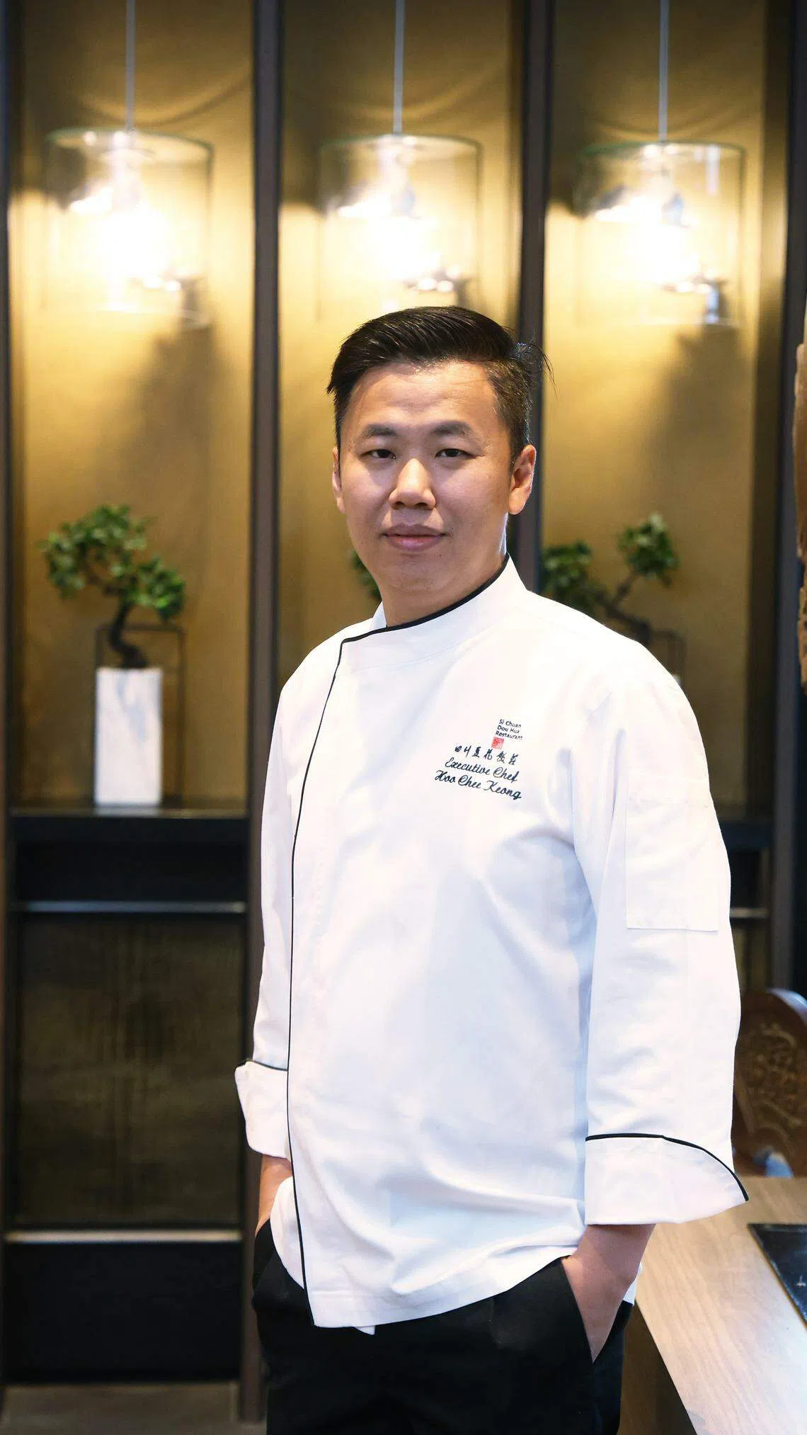 四川豆花饭庄中餐行政总厨何志强在家下厨喜欢熬汤。（蔡家增摄）