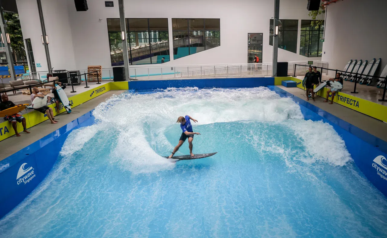 许多玩单板滑雪的人也参与其他滑板运动，如冲浪和溜滑板。因此Trifecta希望将这三个滑板运动的社群聚集在一起，相互交流。（叶振忠摄）