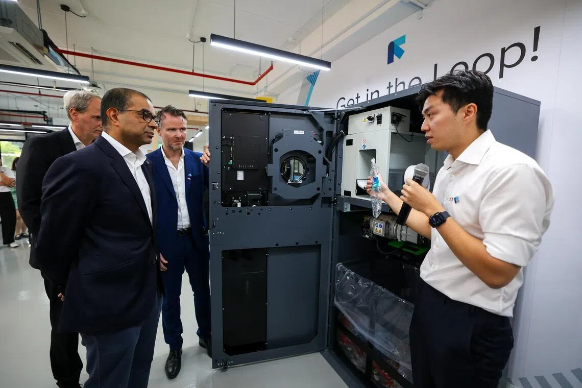 陶朗集团在加冷设立的资源转型中心星期五（1月30日）开幕，教育部兼永续发展与环境部高级政务部长普杰立医生（左）担任活动主宾。（林明顺摄）