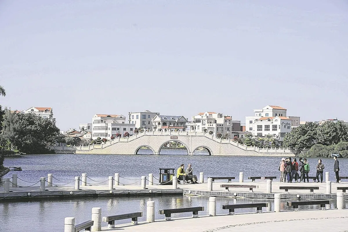 翔安区澳头村得益于乡村振兴，从脏乱的渔村建设成为闽南海港侨乡。（特约陈晚摄）