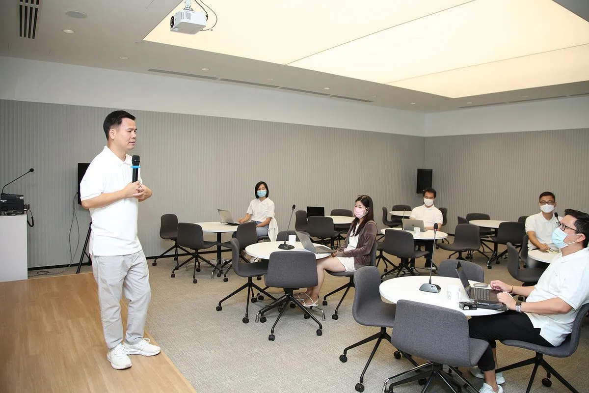 Tiya会定期为员工举行技术或产品培训。