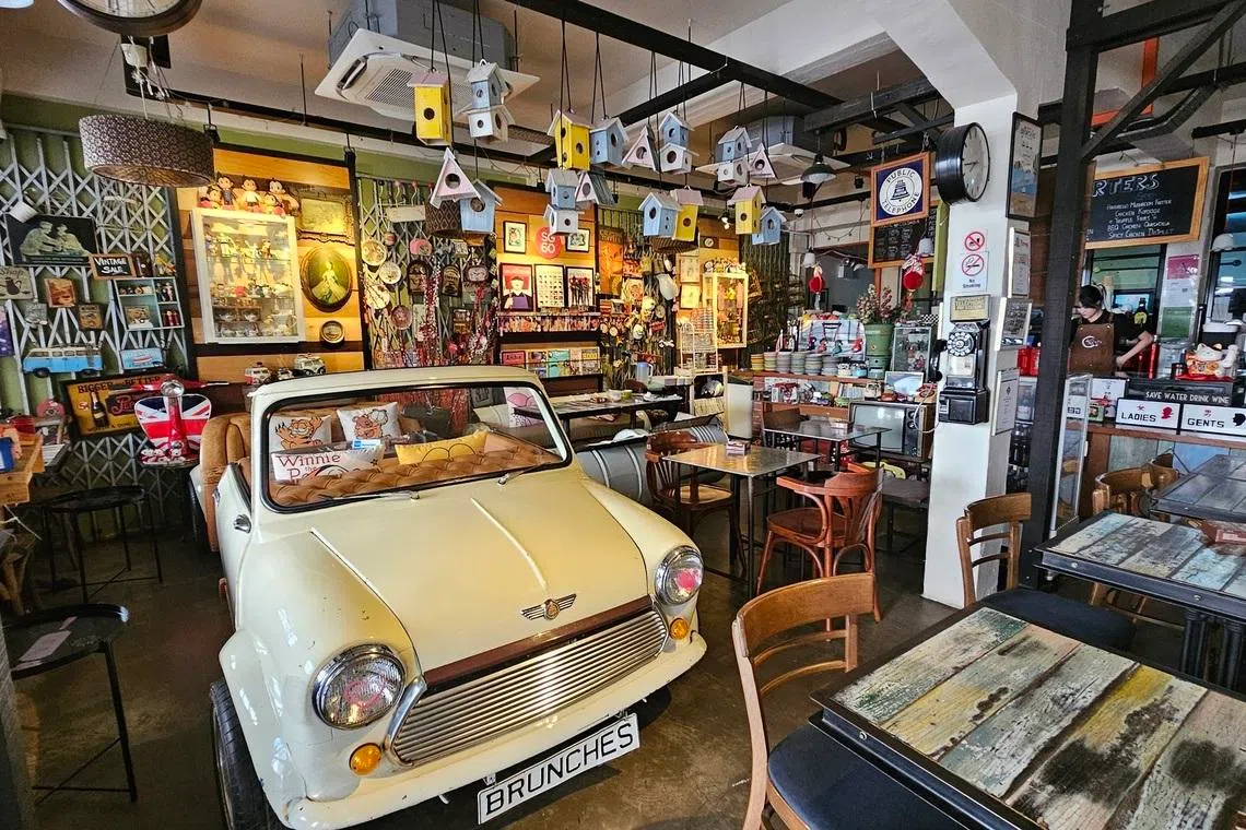 Brunches Cafe设计怀旧，最吸睛的是复古车沙发座椅。（黄亿敏摄）