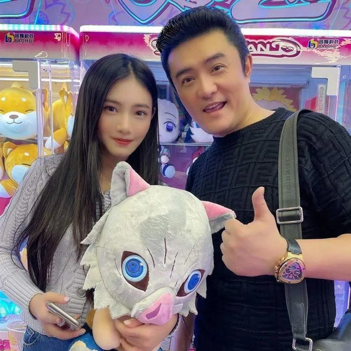 外形甜美的李紫嫣6月参加台湾女团真人秀《未来少女》，图为她跟爸爸李㼈的合照。（互联网）