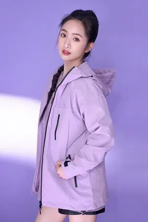 林依晨身家不凡，但出门仍搭地铁或顺风车，日常生活非常节俭。（互联网）