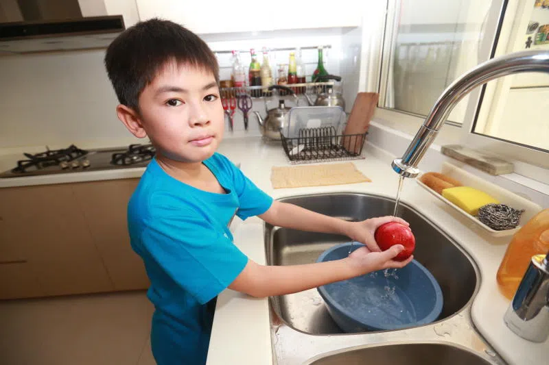 要预防大肠杆菌感染，最好就是勤洗水。（唐家鸿摄）