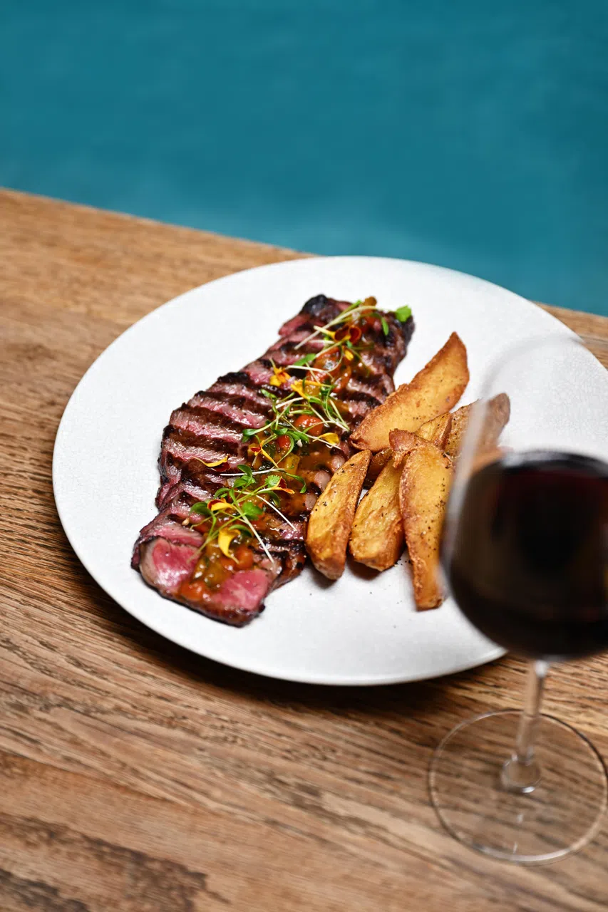 Sanchoku Wagyu Picanha肉质鲜嫩，配上厨师特备的香草味浓郁的chimichurri 酱，口味均衡。（餐馆提供）