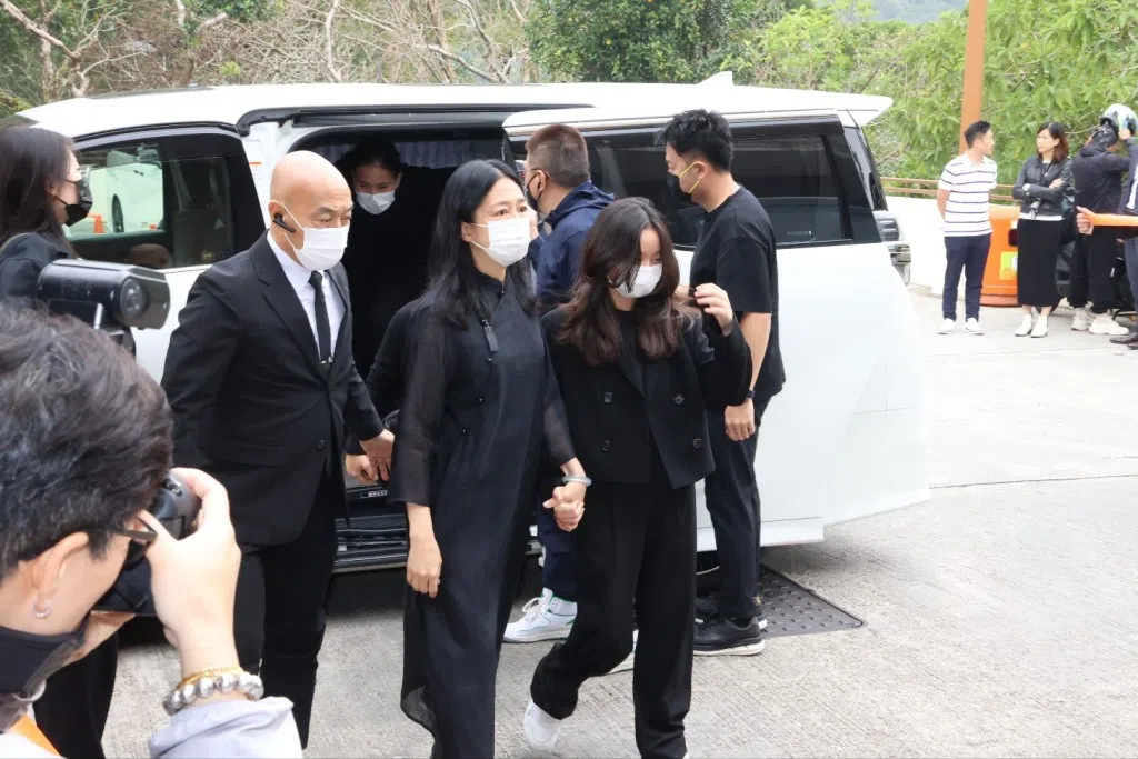 刘德华太太朱丽倩和女儿刘向蕙。（《星岛日报》图）