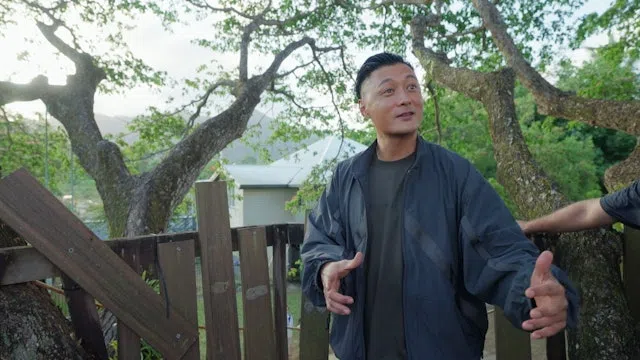 余文乐深入澳大利亚热带雨林，参观原始树屋。（互联网）