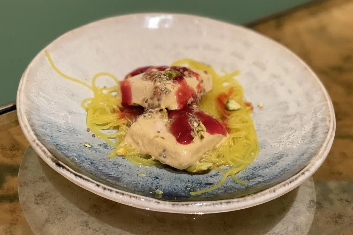 印度雪糕Kulfi Falooda散发淡淡玫瑰香。（黄靖晶摄）