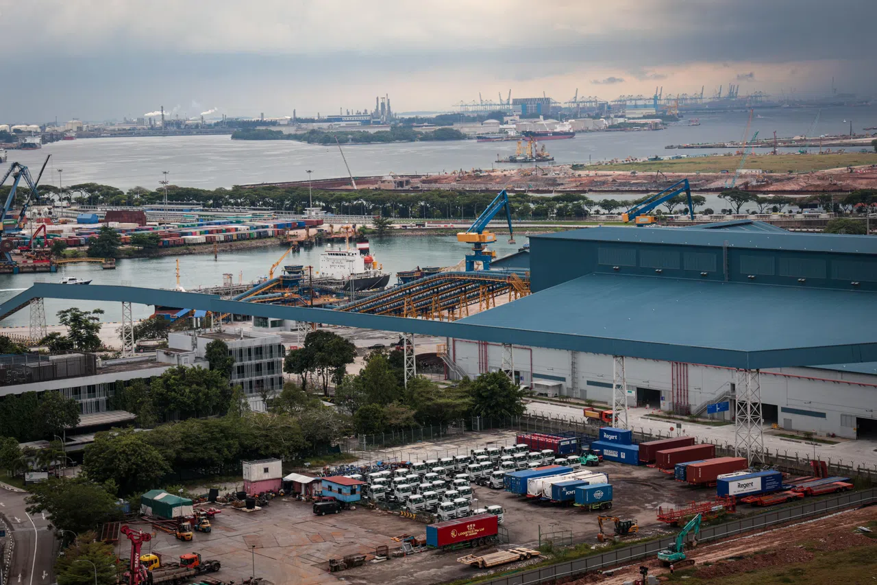 裕廊海港将在2027年前增建新设施，成为本地首个综合建筑区。（张俊杰摄）