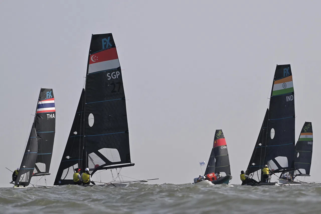 帆船设计的改变，让上届亚运会为我国帆船队贡献唯一金牌的女子49人FX级帆船组合刘瑞琦与林敏，这次只能获得铜牌。（海峡时报）