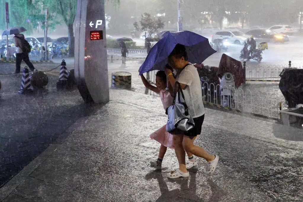 北京暴雨料持续40小时 73家养老机构关停全部老人转移