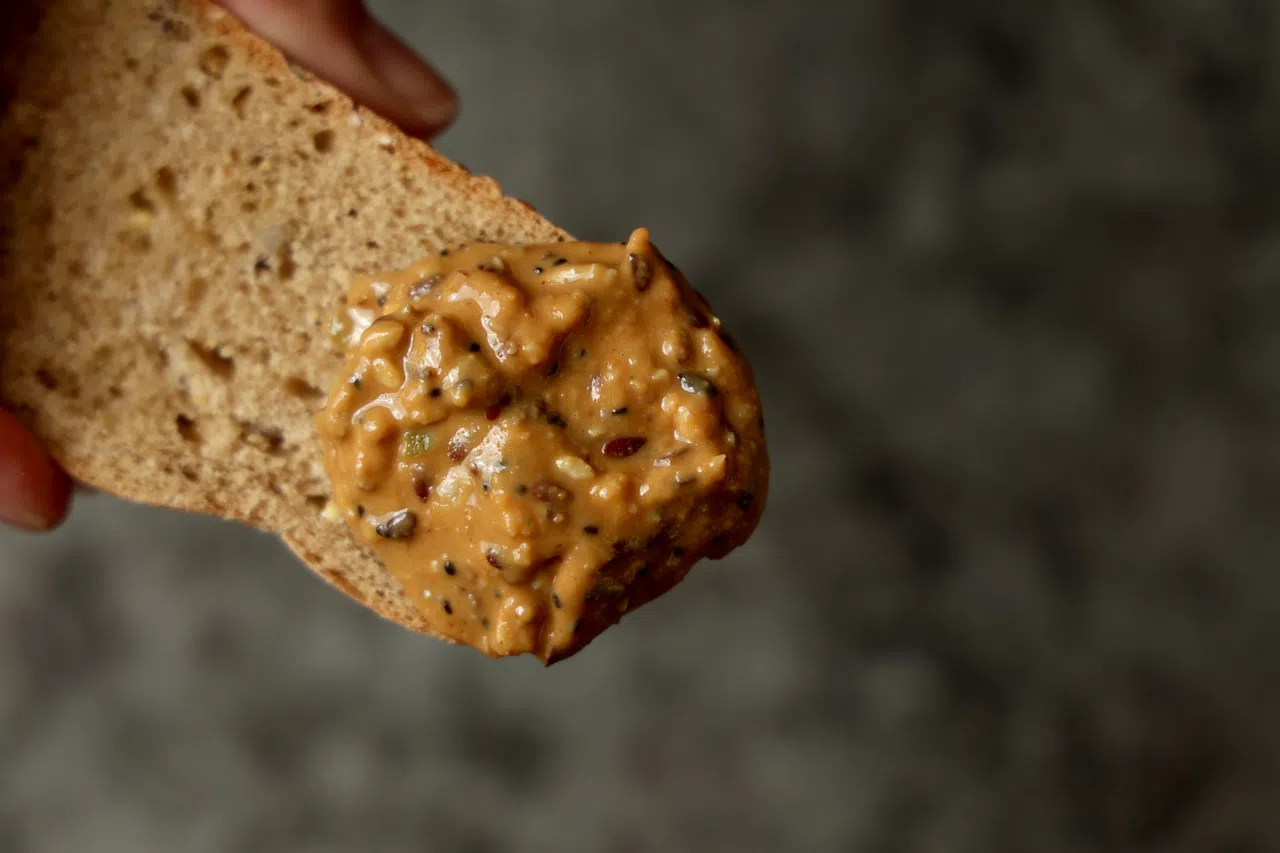 Fix & Fogg Everything Butter涂酱含有多达七种坚果种籽。（龙国雄摄）