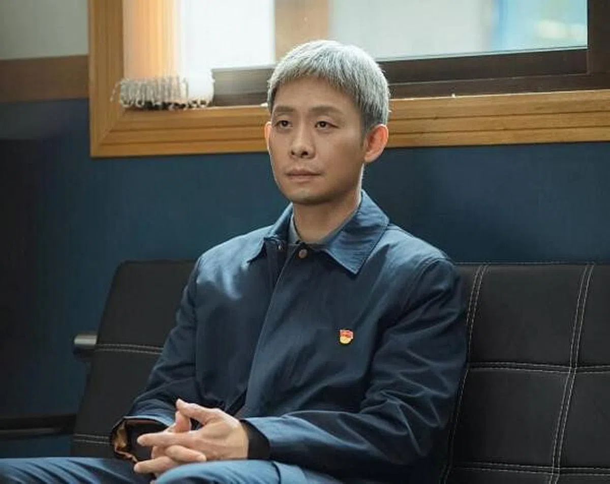 张译饰演的安欣，第一集以老警察的造型登场。