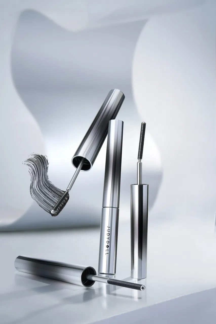 Judydoll明星单品“电卷睫毛神器”The Iron Mascara，刷头角度微倾，使用方便。                         （品牌提供）