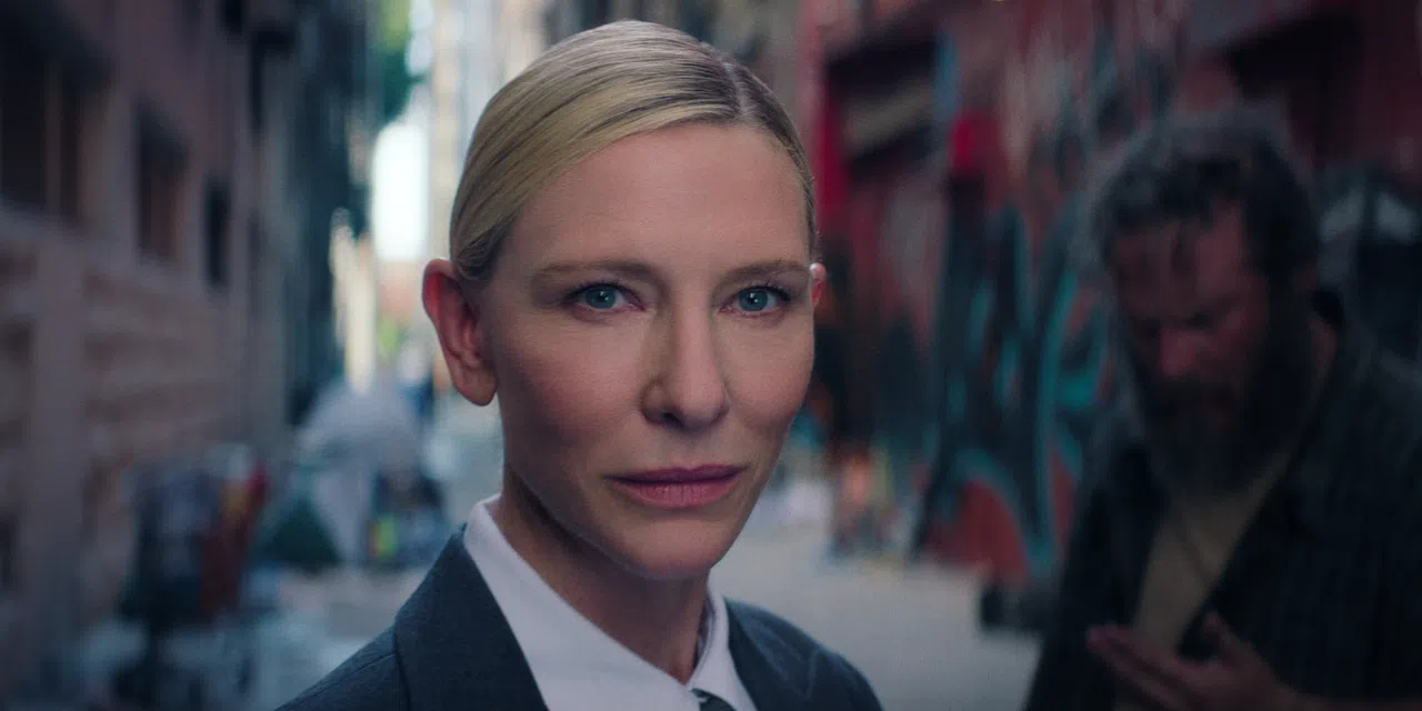 Cate Blanchett客串演出“西装女”，为续集埋下伏笔。（Netflix提供）