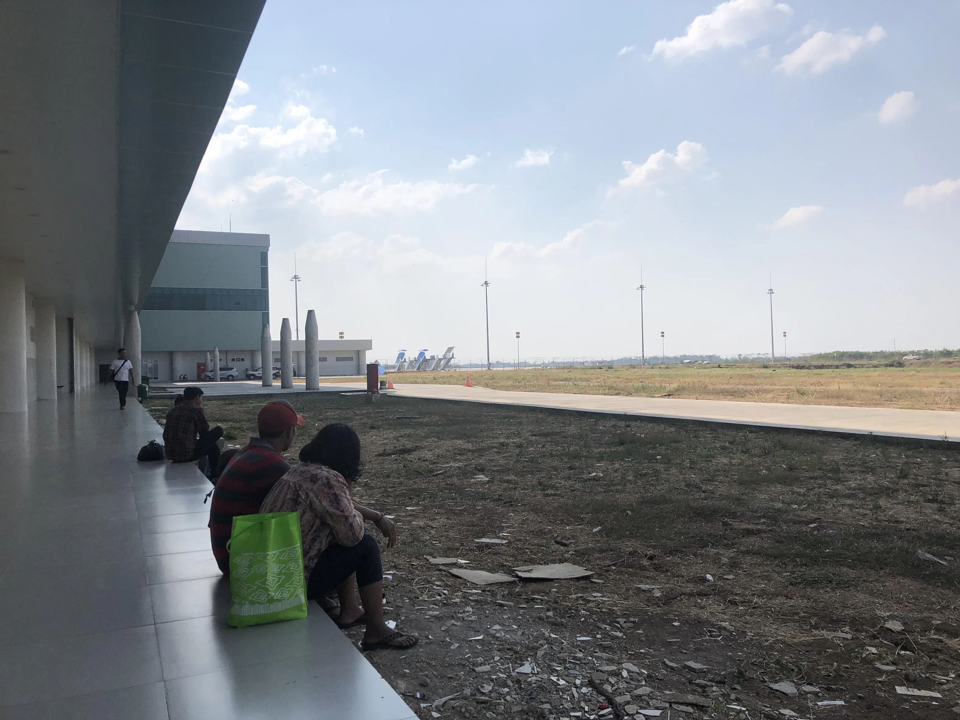 2018年启用的克塔贾蒂国际机场距离万隆市100公里，航班不多，一些人宁愿到航班更多的雅加达机场。（档案照片）
