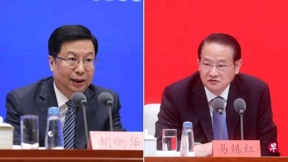 重庆市长胡衡华(左)在长沙任职期间,曾与今年2月落马的易炼红“搭班子”。易炼红曾在江西、浙江两省担任中共省委书记,落马前已退居二线,担任全国人大财政经济委员会副主任委员。 (互联网)