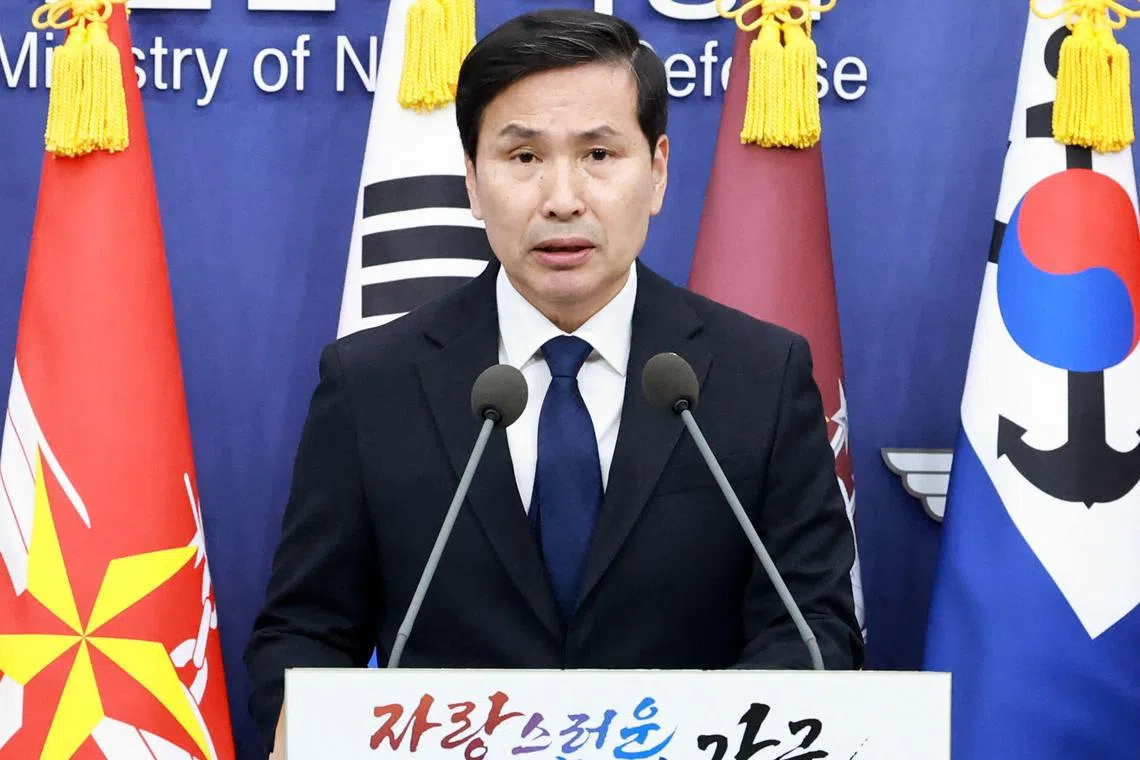 代防长金善镐：“即便（第二次）戒严命令下达，国防部和联合参谋本部也将拒不执行。”（法新社）